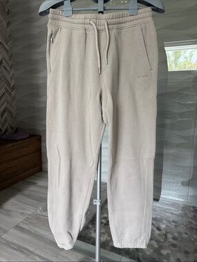 Hollister Men's Light Beige Drawstring Relaxed Joggers Small